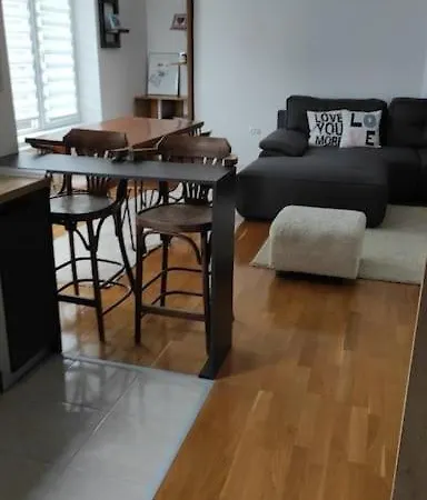 Apartment Urban Escape Chic
